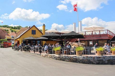 Ferienwohnungen auf Bornholm nur 10 Minuten vom Hafen und 5 Minuten vom Strand entfernt. Ausgangspunkt für Familienausflüge zu Helligdomsklipperne, Paradisbakkerne und Christiansø. View movie on YouTube. Danland Gudhjem Im Ferienpark Gudhjem können S...