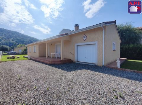 SINGLE-STORY HOUSE IN ST GIRONS Recent single-storey house, bright offering all modern comforts, comprising a living room of approximately 50 m² with equipped American kitchen, 3 large bedrooms all with cupboards, a bathroom with bathtub and shower, ...