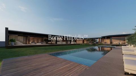 Exquisite contemporary project for a home located in Quinta da Marinha and designed by the renowned architect Vitor Vitorino. This house will feature 5 spacious en-suite bedrooms and an additional guest apartment. It boasts an indoor pool, a heated o...