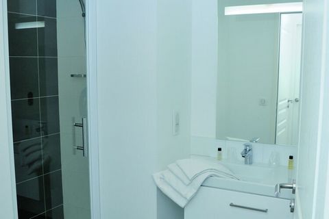 Les Coteaux de Jonzac es un elegante y nuevo resort de vacaciones en la encantadora ciudad de Spa Jonzac. Alberga 90 estudios y apartamentos atractivos, bien amueblados en total. Todos los estudios y apartamentos disponen de zona de cocina totalmente...