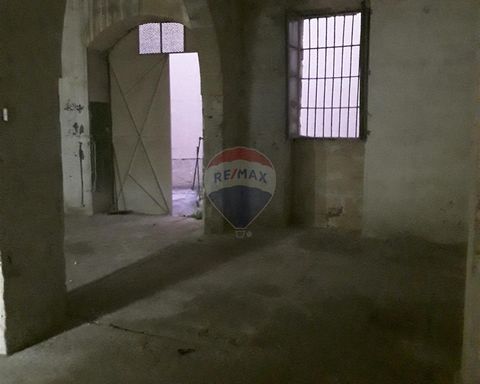 Looking for a warehouse with office space in Marsa Look no further This spacious property boasts a total area of 191 square meters. With internal features like ceramic floors this warehouse is ready to be customized to fit your needs. Whether you re ...