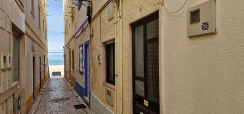 Description Maison située à 50 mètres de la magnifique plage de Nazaré. Il s’agit d’une opportunité unique pour les investisseurs ou toute personne à la recherche d’une propriété proche de la mer, avec un emplacement privilégié et avec toutes les com...