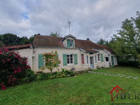 Come and discover this family house of 180m2 located only 15 minutes from Saint Dizier and Vitry le Francois, built in 1961 on a magnificent plot of 3800m2 of enclosed and wooded land. This property consists on the ground floor: a living room, a kitc...