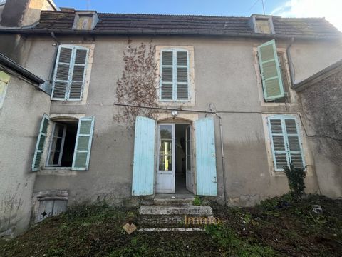 A new feature of Ethiqu'immo, this building of more than two centuries is just waiting for a daring restorer to regain its charm of yesteryear. Nestled in a beautiful village in the Champagne vineyards (Côte des Bars), 200 km from Paris, 15 km from t...