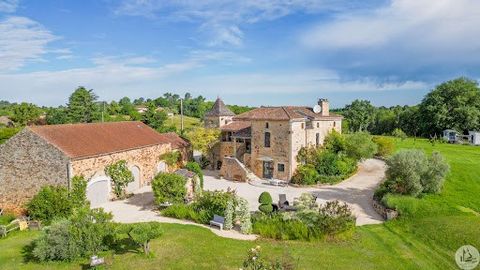 Exceptional property where the character and charm of the place is preserved to enjoy a green setting with its outbuildings on three and a half hectares. You will find all the modern conveniences or good living in the Lot Et Garonnaise countryside! S...