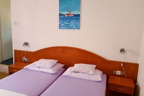 Les chambres Milena sont situées sur l'île de Lopud dans l'archipel à couper le souffle de Dubrovnik avec une beauté naturelle et une mer limpide. La propriété est à seulement 200 mètres d'une plage de sable. Les clients ont accès à une terrasse meub...