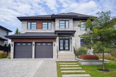 Magnifique maison de style contemporain construite en 2014/n/r(constructions Louis-XVI), située dans un superbe secteur familial de Mascouche. Cette maison vous offre 3 chambres à l'étage, 1 bureau; 3 salles de bain (l'une d'elles est attenante à la ...