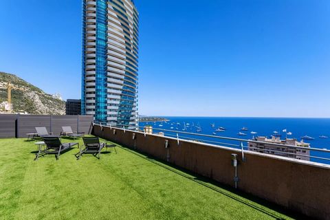 Magnifico attico a Beausoleil, a pochi passi dal Principato di Monaco e dalla Torre Odéon. Situato all'ultimo piano di un edificio contemporaneo, offre 116 m² di spazio abitativo con una vista mare panoramica mozzafiato. Completamente ristrutturato c...