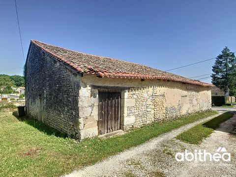 Sur la commune de TORSAC (proche des commerces de Dirac) l'agence Abithéa Charente vous propose une grange de 300 m2 à rénover entièrement. Elle dispose d'un terrain de 825 m2, non cloturé et d'un garage. Vous êtes investisseurs ? Un projet d'aménage...