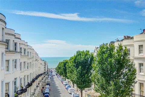 Situated in central Hove, with an approx. 530m walk from the seafront, this contemporary two floor apartment offers light and spacious living. Benefiting from the verdant tree lined roads of Hove whilst also being close to the buzz of Western Road wi...