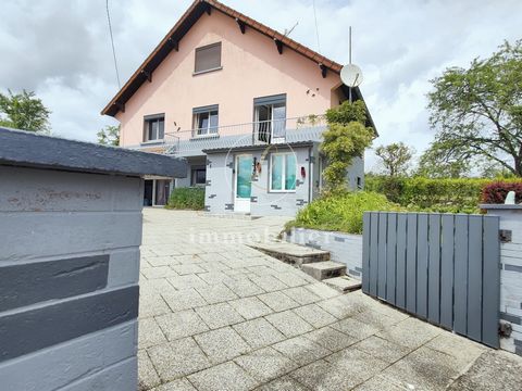 L'agence L.Immobilier, vous porpose à la vente sur la commune de ABBENANS, une charmante maison construite en 1975 sur une parcelle de terrain de 1 000 m2. dans un petit lotissement calme et agréable. La surface habitable est de 151,40 m2 répartit co...