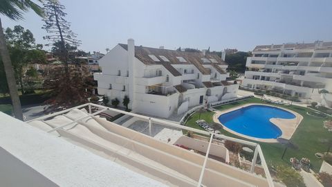 Located in Nueva Andalucía. Truly a beautiful and large apartment located in one of the best locations, 10 minutes from Puerto Banus and 3 minutes from shops in Nueva Andalucia. The apartment consists of two bedrooms with 2 full bathrooms, completely...