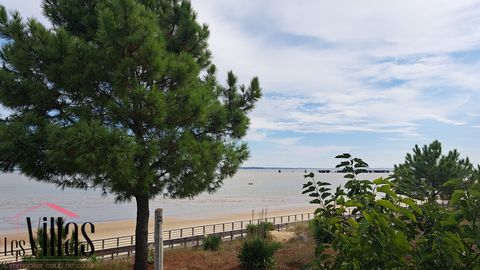 It is in Verdon-sur-Mer, in a unique setting, on the front line with a 180-degree view of the estuary, Royan and Saint-Georges-de-Didonne, that the LES VILLAS Immobilier Agency offers you this 2022 wooden chalet in exclusivity. Located on a high grou...