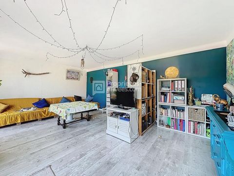 Appartement traversant en dernier étage de 74m2 avec grand balcon . Situé dans une résidence prisée, bien fréquentée et sécurisée à proximité des commerces et hypercentre, tout peut se faire à pied. 2 chambres, 1 salon, 1 cuisine avec loggia ,1 salle...