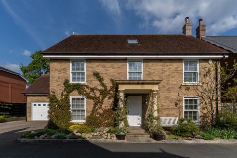 OPEN AFTERNOON - SATURDAY 10th MAY - BY APPOINTMENT ONLY Long Row Close is one of three fabulous 5-bedroom family residences that were constructed in 2015 by well-renowned local builders. Offering flexible living accommodation approaching 2800 sq ft....
