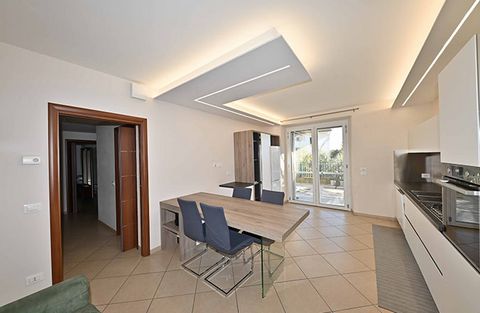Introduction Located on the ground floor of an elegant residential complex in Castiglion Fiorentino, this apartment offers comfort and convenience in a well-serviced and peaceful area. Type: Residential Square Meters: 70 Rooms: 3 Energy Class: A Pric...
