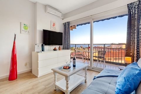 El apartamento del edificio Mar del Sur, situado en la Avenida Antonio Machado 1, es una excelente opción para disfrutar de unas cómodas vacaciones en la Costa del Sol. A pocos pasos de la playa, ofrece una ubicación privilegiada cerca de tiendas, re...