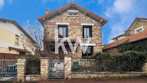 BON EMPLACEMENT - CALME - CENTRE VILLE - A RÉNOVER KW Partner, François Joly et Sylvie Thierry vous propose cette meulière de 95 m² sur un terrain de 357 m². Emplacement pour garer deux véhicules. La maison est en bon état et est déjà équipée de doub...