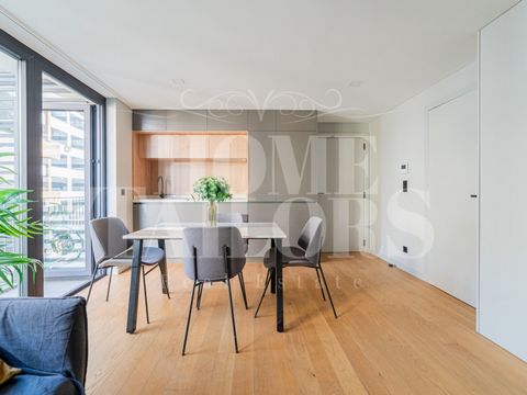 Apartamento en Av. João Crisóstomo, Avenidas Novas Moderna y sofisticada T1 en Av. João Crisóstomo - A tiro de piedra de Técnico y del centro de Lisboa Descubre tu nuevo refugio urbano en esta encantadora T1, ubicada en una de las zonas más valoradas...