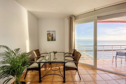 A charming holiday home ideal for couples, this well-equipped beachfront property offers one cozy bedroom with a double bed and accommodates up to two guests. Pet lovers will be pleased to know that the property is pet-friendly, making it a suitable ...