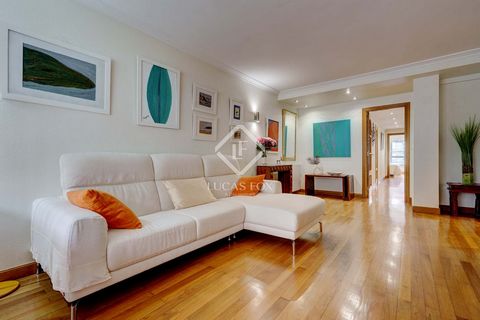 Lucas Fox presenta este atractivo piso situada en Osinalde, una de las zonas residenciales más tranquilas y demandadas del barrio de Ondarreta, en San Sebastián. Se ubica a tan solo dos minutos a pie de la playa de Ondarreta, cerca de lugares emblemá...