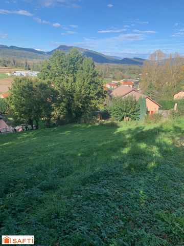 A vendre très beau terrain constructible d'environ 1102 m2