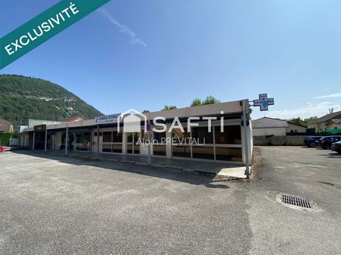 Local avec vitrage blindé, salle des coffres ( ancienne banque )