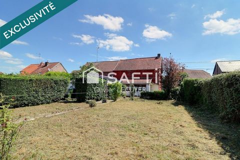 Charmante maison semi-mitoyenne de village, avec son jardin bien exposé, à rénover ! Possibilité de stationnement.