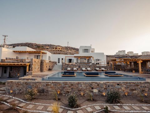 Deze prachtige 620 m². villa, gelegen op een uitgestrekte 5.700 m². perceel in Mykonos, biedt een ongeëvenaarde luxe woonervaring. Met 7 slaapkamers en 8 badkamers verdeeld over twee niveaus, samen met twee woonkamers en een keuken, biedt het voldoen...
