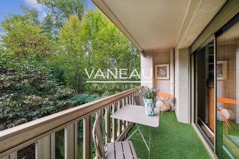 Rue Barbet de Jouy, in een modern, veilig, hoogwaardig gebouw gebouwd in 1973 met conciërge en lift, Groupe Vaneau biedt u een appartement van 71,58 m2 in perfecte staat, met een groot balkon/terras, met uitzicht op groen en op het westen. Het bestaa...