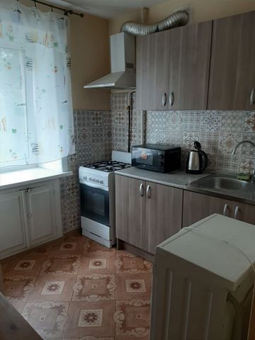 ID в ИМЛС: 46927838 Сдам 2-комн. квартира ( г Екатеринбург ул Азина 46). Дом: материал стен - кирпичный, вид дома - вторичка, этаж - 2, этажность - 9. Есть все необходимое для проживания.