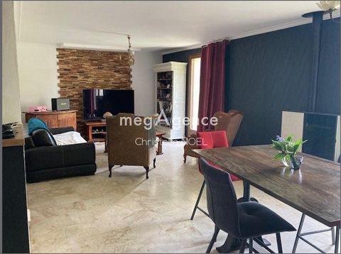 Mareuil sur lay,maison atypique offrant de grand espace au bord du lay