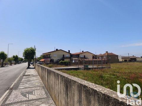 No centro da vila da Murtosa irá encontrar um terreno com enorme potencial. Com uma área de 2720 m2, ótima configuração e excelente localização, este terreno permite-lhe a construção da casa dos seus sonhos, mas por outro lado, a construção de 4 mora...