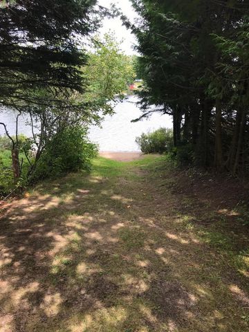 NOTARISIERTER ZUGANG ZUM ST-JOSEPH-SEE!! Zwei Minuten vom Herzen des Dorfes entfernt, auf dem Mt-Howard, herrliches Waldgebiet, das in der Wildnis erhalten geblieben ist, und mit urkundlichem Zugang zum Lac St-Joseph, nur wenige Gehminuten entfernt. ...
