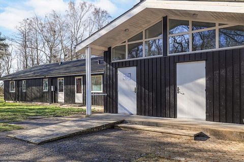 Willkommen in Læsø Ly, idyllischer Lage auf der Insel Læsø, wo sich Natur, Ruhe und Gemeinschaft zu einem friedlichen und angenehmen Urlaubserlebnis verbinden. Wir bieten Zimmer mit Zugang zu modernen Gemeinschaftseinrichtungen, die einen komfortable...