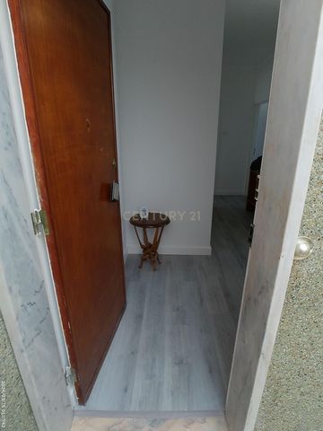 Este encantador apartamento destaca-se pela excelente exposição solar, que proporciona uma abundante luz natural ao longo de todo o dia, criando um ambiente acolhedor e confortável. Com uma área de 88m², este apartamento apresenta um layout funcional...