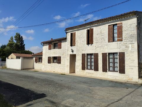 Charmante maison en pierre rénovée avec potentiel d'aménagement, à découvrir sans tarder !