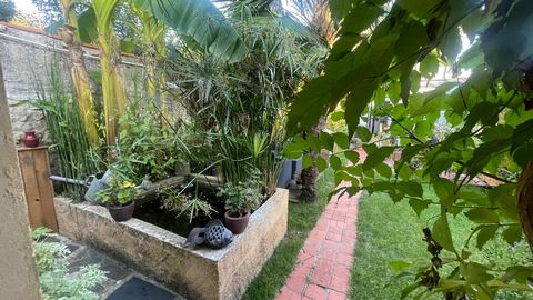 Luçon, maison atypique de125M2 au calme avec jardin intimiste.