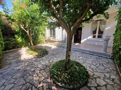 Maison à vendre 9 pièces TONNAY BOUTONNE (17)