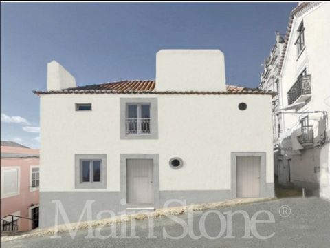 IMMEUBLE - 3 APPARTEMENTS RÉNOVÉS - FONTAÍNHAS - SETÚBAL POSSIBILITÉ D'ACHAT DES LOTS INDIVIDUELLEMENT. Immeuble de trois étages, composé de trois appartements, vendu entièrement rénové avec des travaux de haute qualité déjà en cours, et une finition...