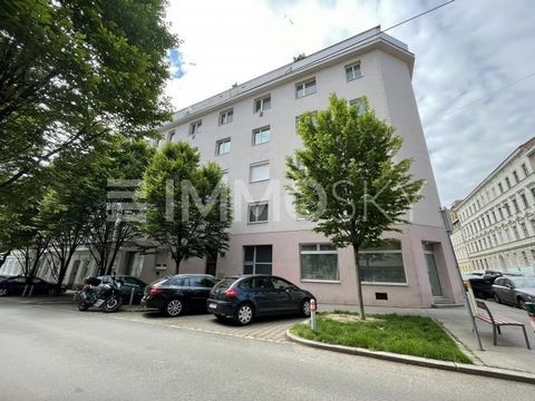 Dit kleine maar fijne woonjuweel in het hart van Simmering is gezellig en uitnodigend! Ideale indeling van de kamers, centrale ligging en goede infrastructuur spreken voor deze woning. Dit appartement op de begane grond biedt een lichte keuken-woonka...
