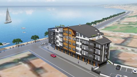 Appartementen met Zeezicht Direct aan het Zandstrand in Çınarcık Yalova ligt op een zeer gunstige locatie qua vervoer, dankzij de nabijheid van grote metropoolsteden zoals Istanbul, Bursa en Kocaeli. De stad trekt de aandacht door haar geschiktheid v...