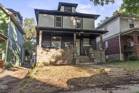 Besitzen Sie diese komplett renovierte Buy-to-Let-Immobilie mit 5 Schlafzimmern in Kansas City, die monatliche Mieten in Höhe von 2.150 US-Dollar generiert! Kansas City hat einen der günstigsten Immobilienmärkte in den Vereinigten Staaten mit hervorr...