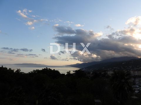 Location: Primorsko-goranska županija, Matulji, Matulji. OPATIJA, MATULJI - house 400m2 with a two-story apartment and two apartments + garden 710m2 The house has a beautiful open panoramic view of the sea and southern orientation. The house consists...