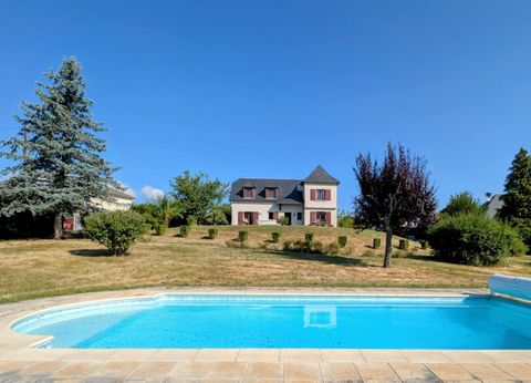 Belle maison avec piscine au cœur d'un village historique