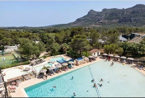 In a four-star Residential Leisure Park - DOMAINE DE LA NOGUIERE in Le Muy. Only as a second home, pretty Chalet of 60 m² consisting of a large living room with a semi-equipped open kitchen, two bedrooms, shower room with toilet. A large covered spac...