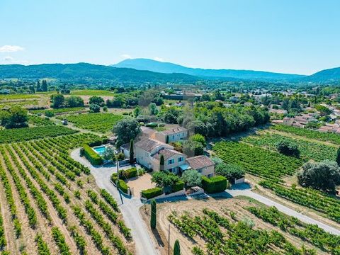 VAISON-LA-ROMAINE Op een steenworp afstand van het stadscentrum, in een bevoorrechte omgeving en op een hoogte, ontdekt u dit prachtige pand genesteld in het hart van de Provence. Gelegen op bijna 3,5 hectare grond, waarvan een deel in de wijngaard, ...