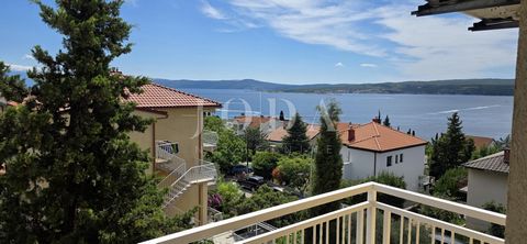 Location: Primorsko-goranska županija, Crikvenica, Crikvenica. GREAT OPPORTUNITY! Sea-view apartment just 250 m from the beach – Crikvenica In one of the most sought-after locations in Crikvenica, a beautiful apartment is for sale, combining a premiu...
