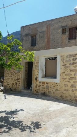 Zou Traditional stone house with beautiful original features for sale in Zou. The house is approximately 65m2 and consists of an open plan living area with kitchen, a traditional fire place, two bedrooms and a bathroom. Outside, there is a concrete s...