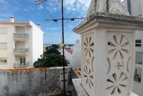 This versatile property is located in the center of Vila Nova de Cacela, with all amenities at walking distance, and only 2 kms from the Manta Rota beach. It consists of a main building with a shop/office at the ground floor, divided in 2 divisions a...